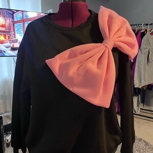 NWOT Black sweatshirt with over size pink bow. 

Size 3X/18